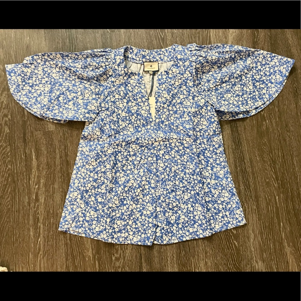 COPY - Tuckernuck Blooms on Broad Flutter Sleeve Top NWT!